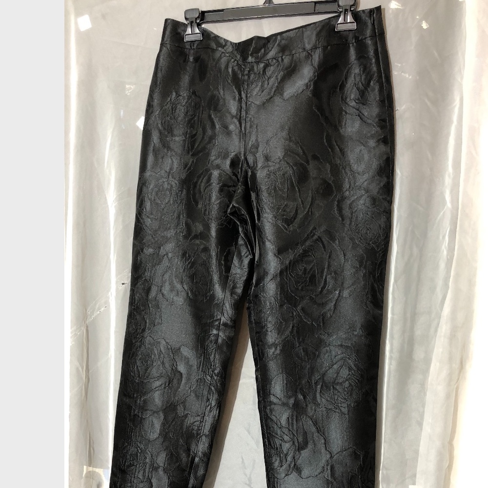 ST. JOHN BLACK EMBROIDERED PANTS SIZE 8 NWT $995.00